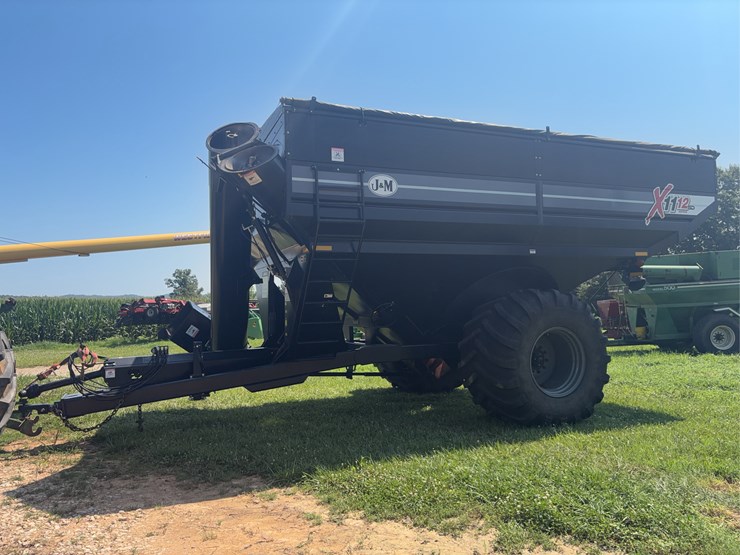 2022-j&m-x1112sd-series-grain-cart-image-1