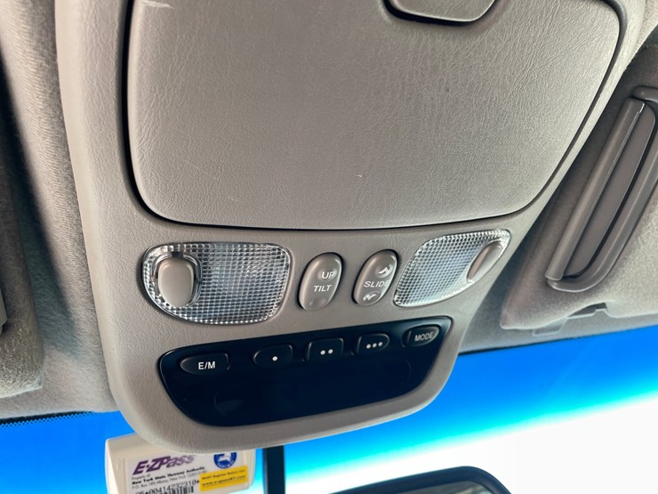 2003-toyota-sequoia-image-93
