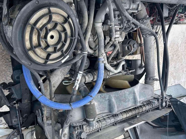 2009-freightliner-m2-106-image-8