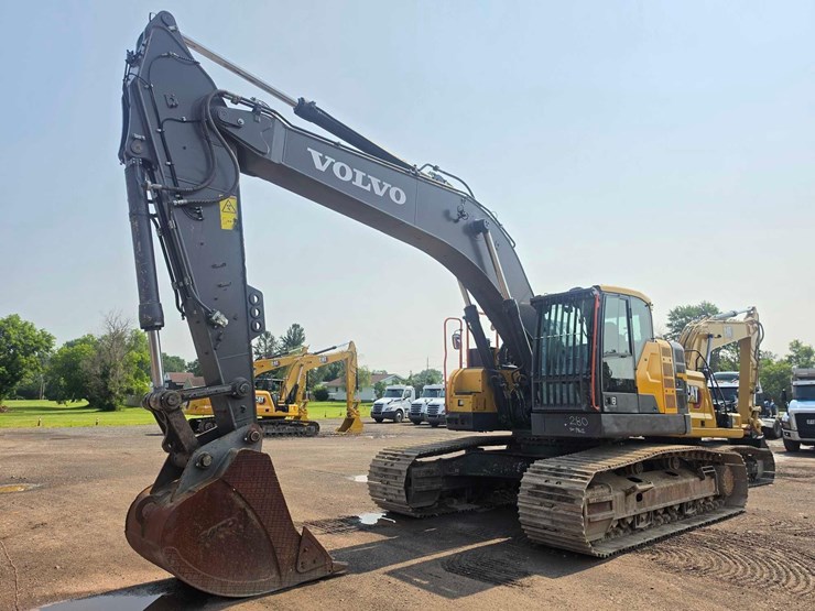 2022-volvo-ecr355el-image-3