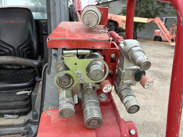 2019-takeuchi-tl10v2-image-11