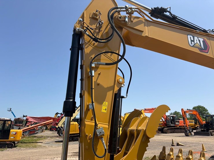 caterpillar-320-image-24