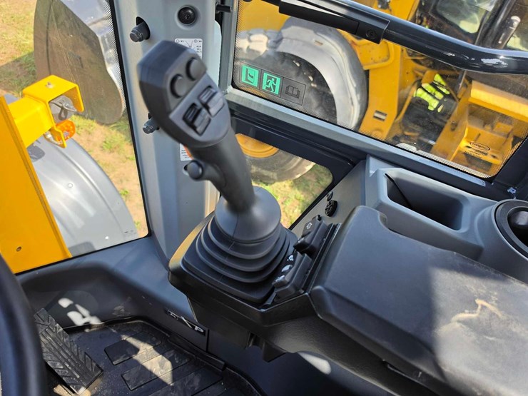 2026-deere-544p-image-19