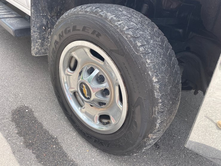 2017-chevrolet-2500-image-16