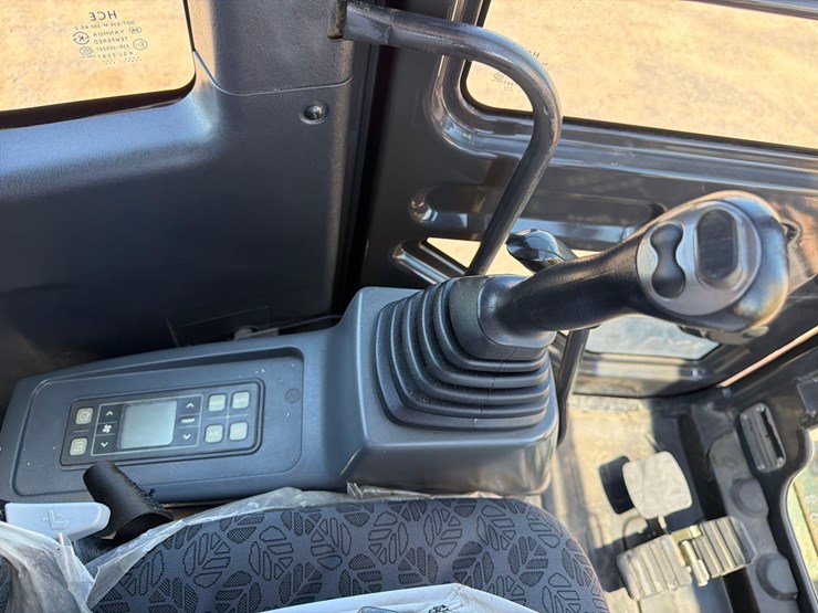 2019-new-holland-e60c-image-29