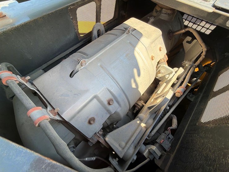 2019-deere-135g-image-25