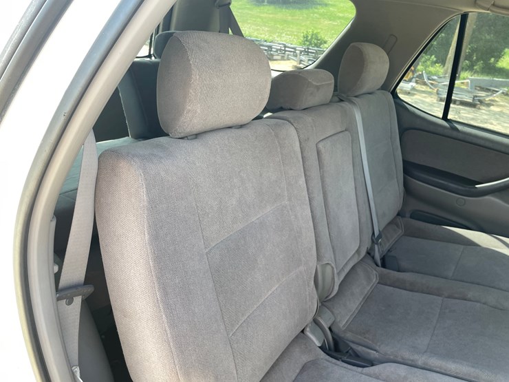2003-toyota-sequoia-image-57