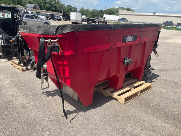 #4886-•-boss-vbx+-9000-poly-salt-spreader-image-6
