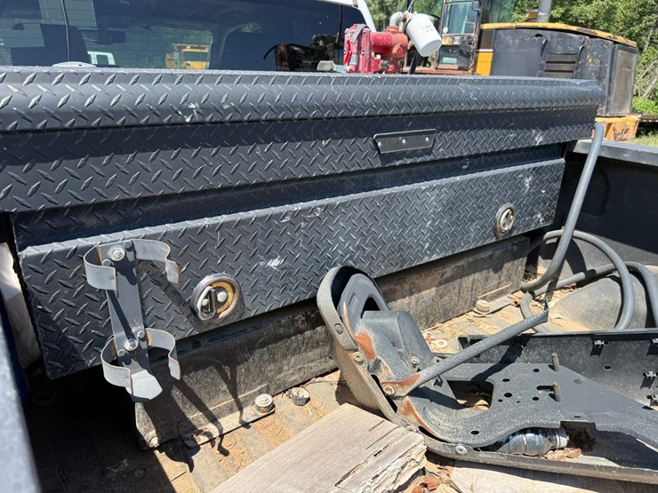 2019-chevrolet-2500hd-image-36