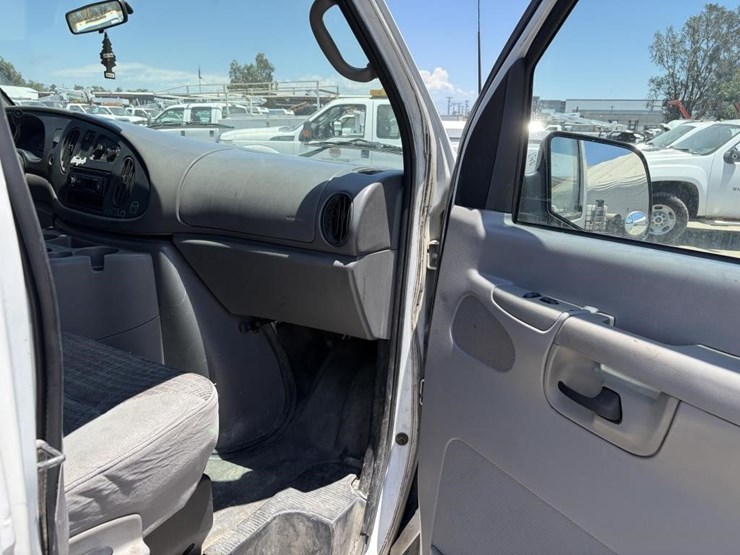 2002-ford-e350-image-10