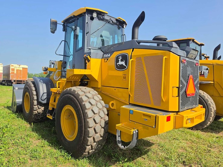 2026-deere-544p-image-6