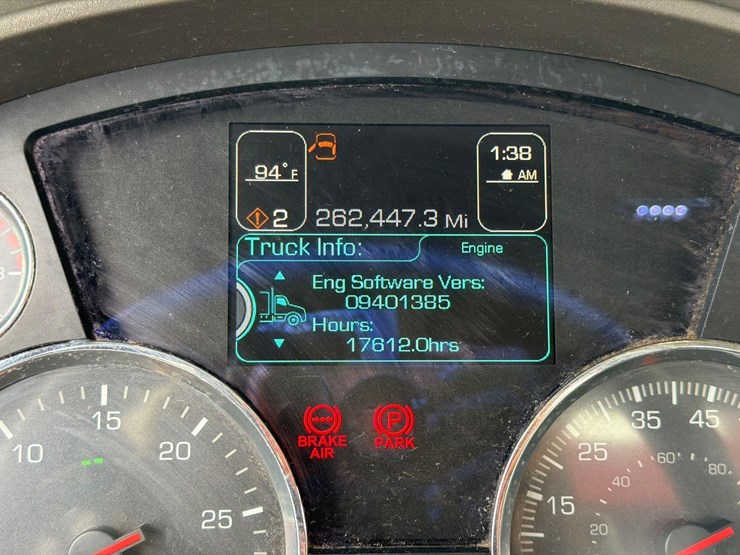 2015-kenworth-t880-image-24