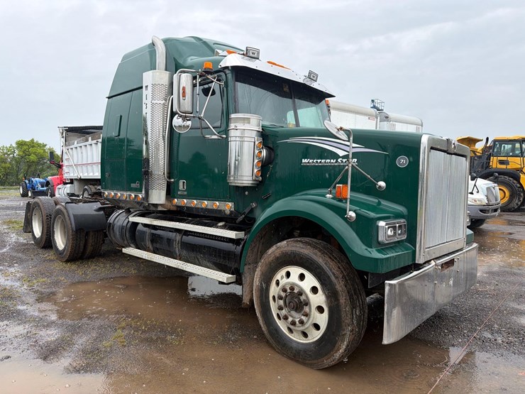 2016-western-star-4900sf-image-3