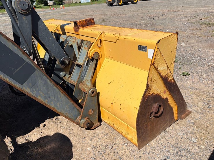 john-deere-310-image-11