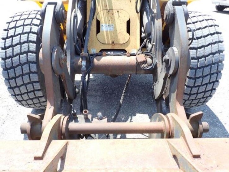 2011-new-holland-w110b-image-28