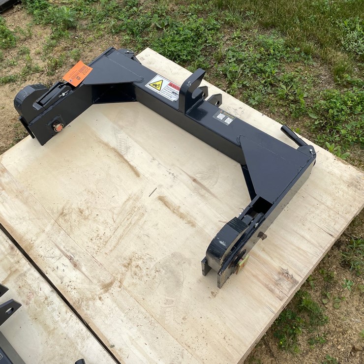 #2052 • New Wolverine 3-Point Class 2 Quick Hitch