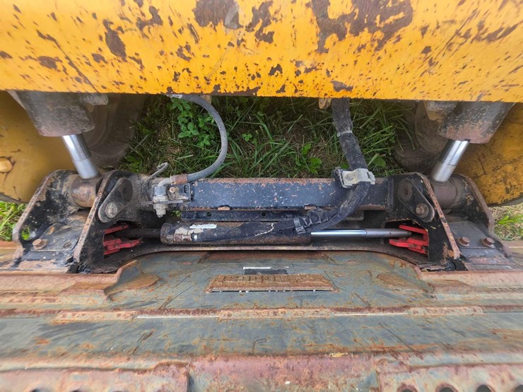 2021-caterpillar-299d3-image-17