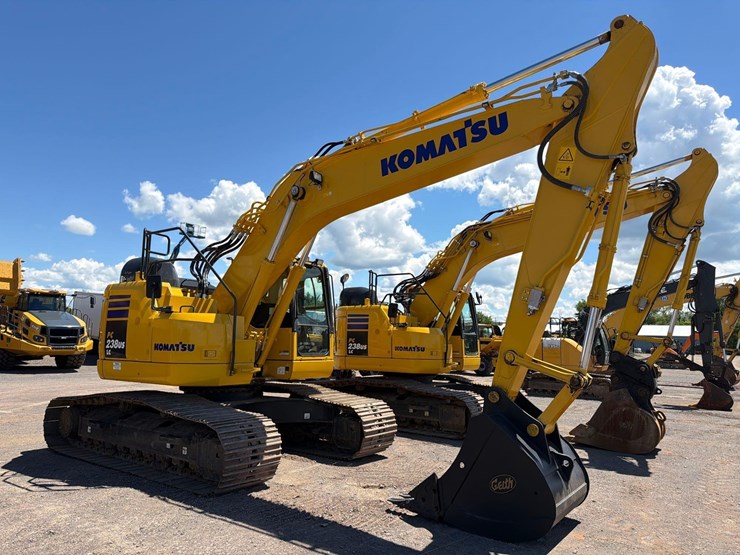komatsu-pc238us-lc-11-image-3