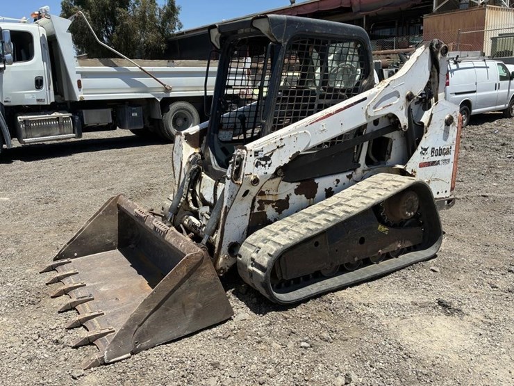 2013-bobcat-t590-image-1