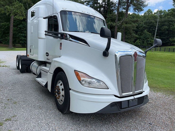 2022-kenworth-t680-image-6