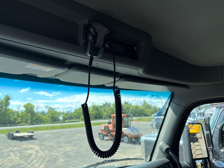 2026-peterbilt-567-image-26