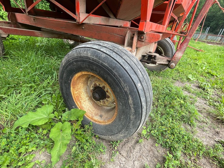 #8312-•-forage-king-73-10-feed-wagon-gravity-box-image-6
