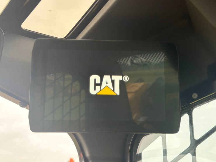 2025-caterpillar-255-image-26