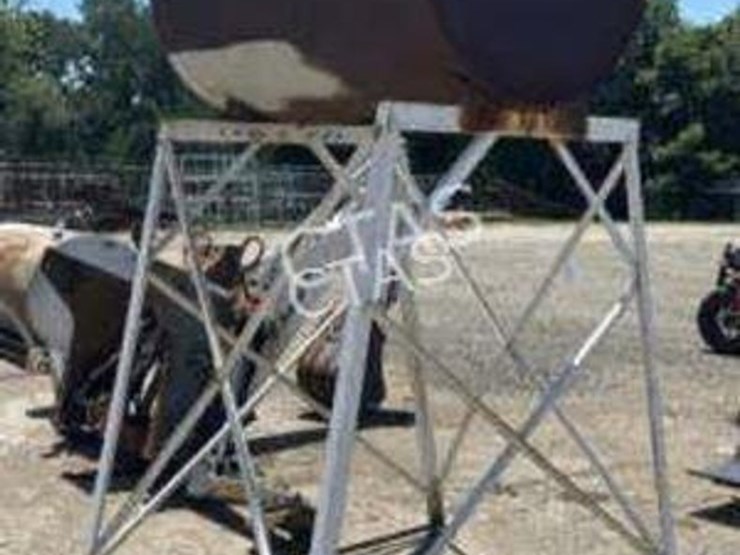 #16-•-500-gallon-gravity-diesel-tank-on-stand-image-1