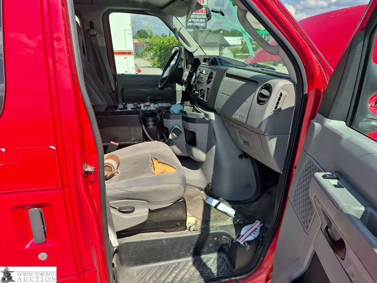 2012-ford-cargo-image-26