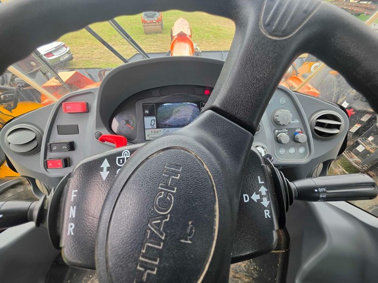 2019-hitachi-zw310-6-image-23