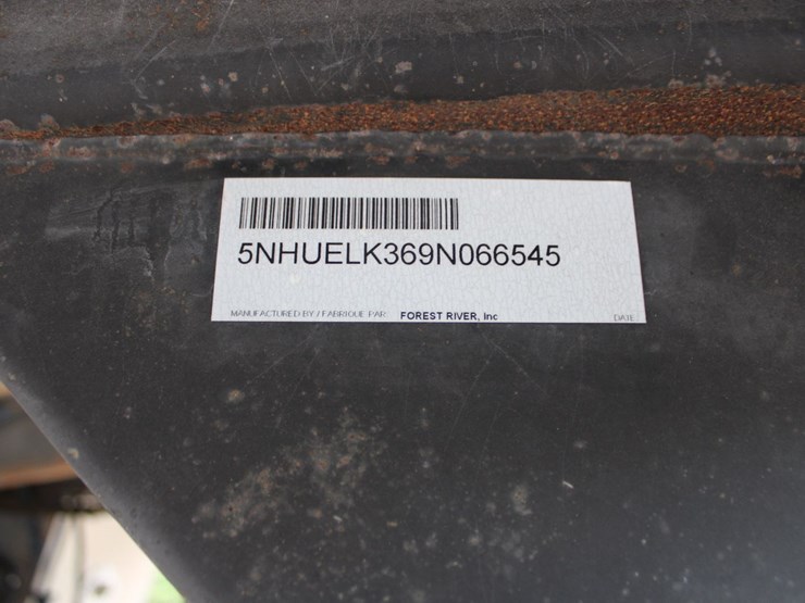 2009-34'eclosed-cargomate-gooseneck-trailer-by-forest-river-trailers-image-2