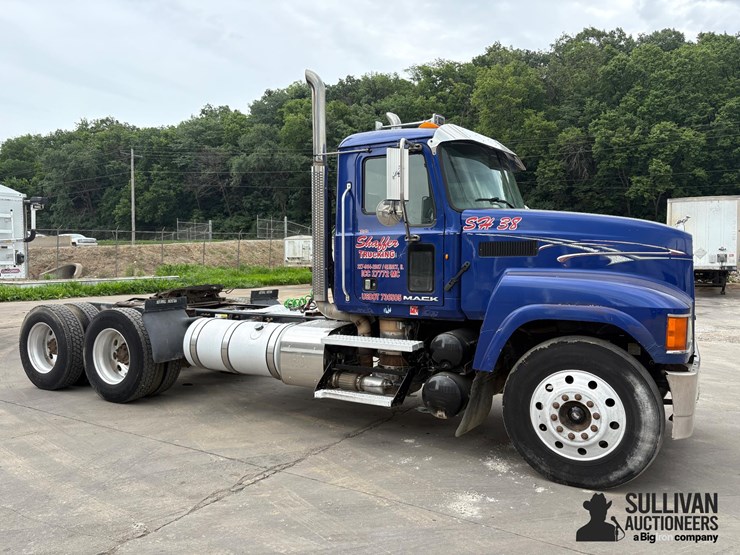 2013-mack-chu613-t/a-day-cab-truck-tractor-image-3