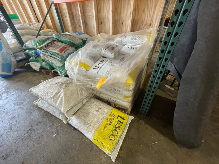 #7947-•-pallet-of-lesco-dimension-.10%-plus-fertilizer-image-2