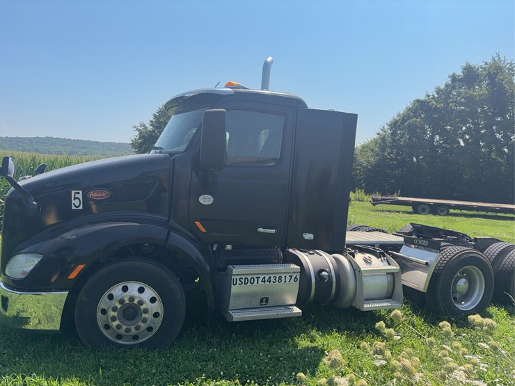 2017-peterbuilt-567-model-image-2
