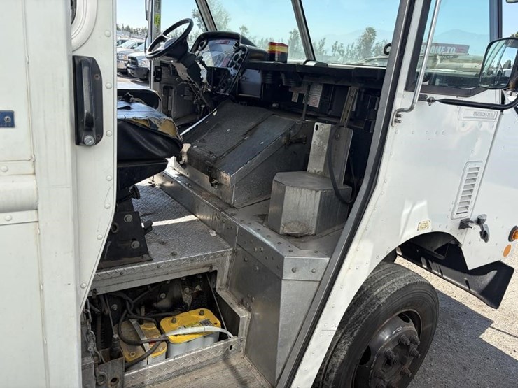 2008-workhorse-w62-image-18