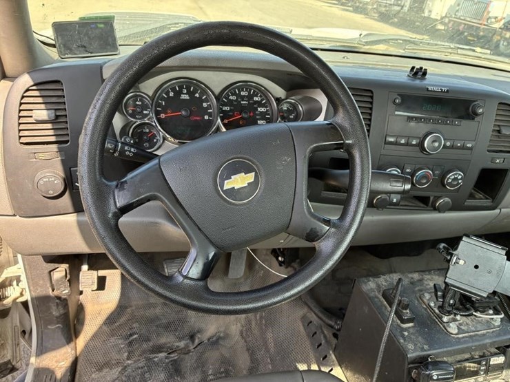 2011-chevrolet-silverado-2500-image-14