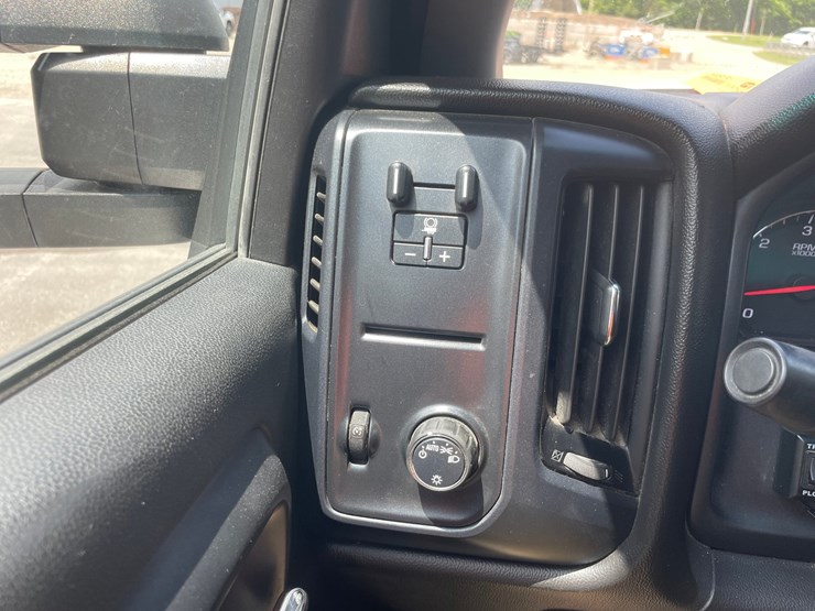 2019-chevrolet-2500-image-44