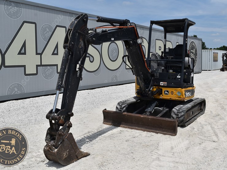 2020-deere-35g-image-1