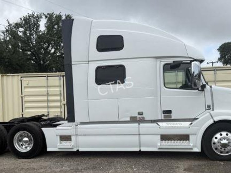 #14-•-2013-volvo-tractor-truck-730-model-image-4