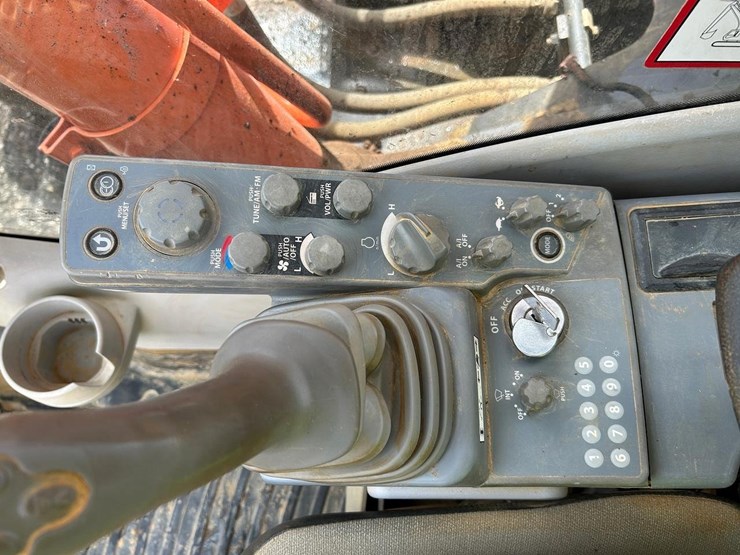 hitachi-zx350lc-6n-image-25