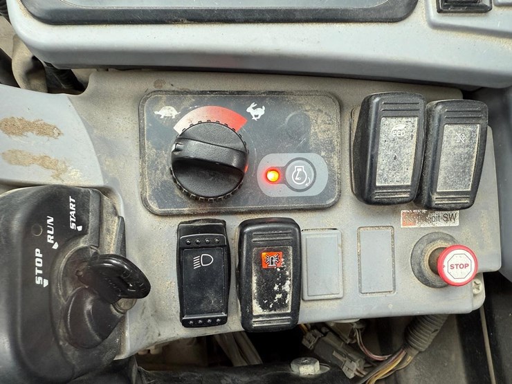 2019-kubota-kx040-image-26