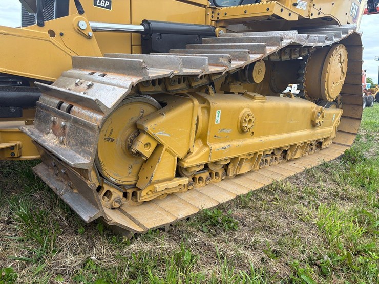 2026-caterpillar-d6-image-10
