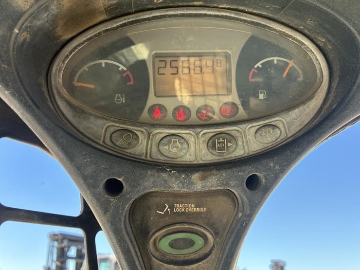 2013-bobcat-t590-image-16