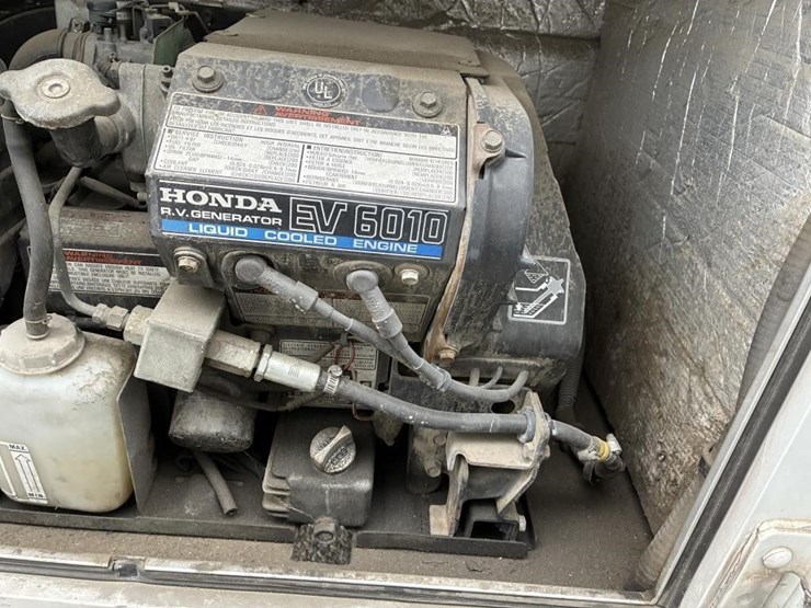 2008-workhorse-w62-image-16