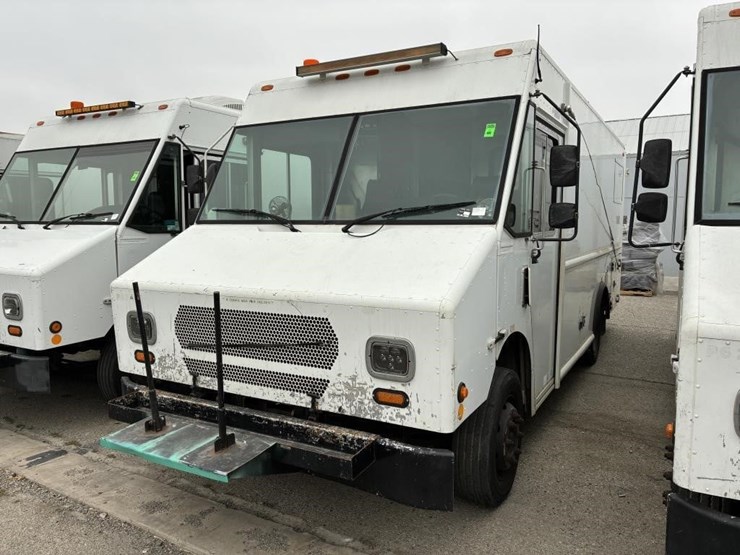 2008-workhorse-w62-image-1