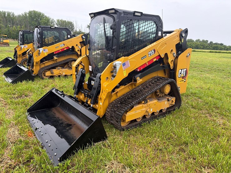 2026-caterpillar-255-image-2