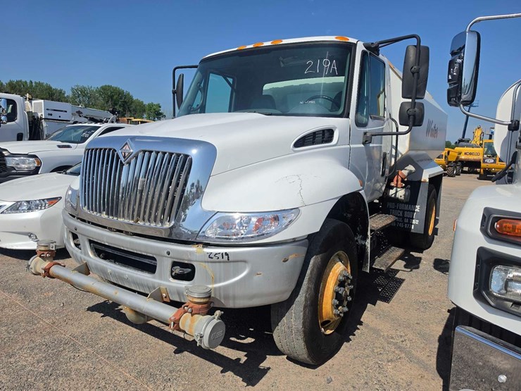 2004-international-durastar-4300-image-1