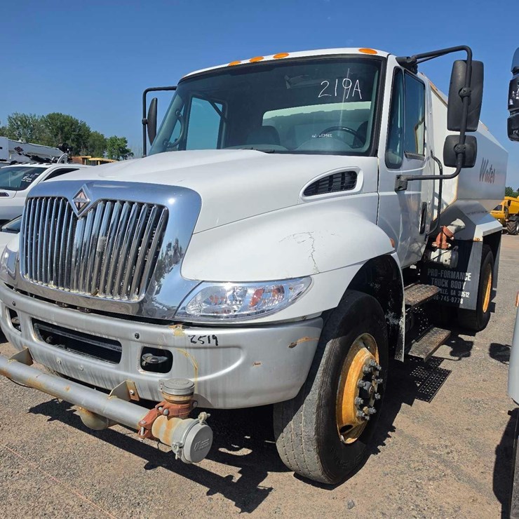 2004 INTERNATIONAL DURASTAR 4300
