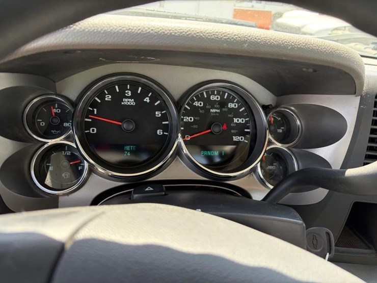 2011-chevrolet-silverado-2500-image-14