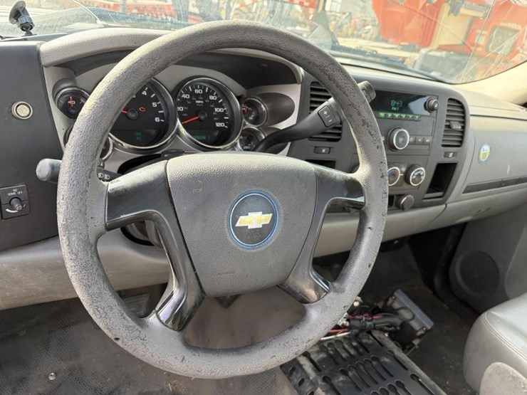 2011-chevrolet-silverado-2500-image-12